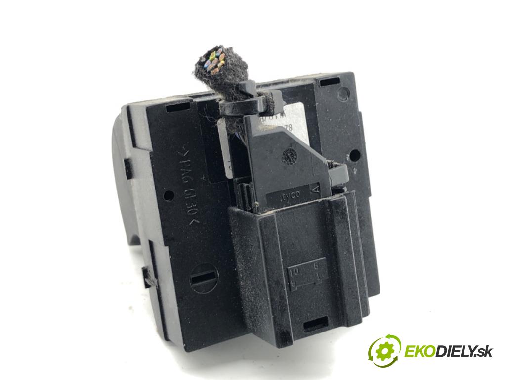 AUDI A4 B6 sedan 2004 96 kW 1.9 TDI 1896 Prepínač okien 8Z0959851 (Prepínacie páčky pod volantom)