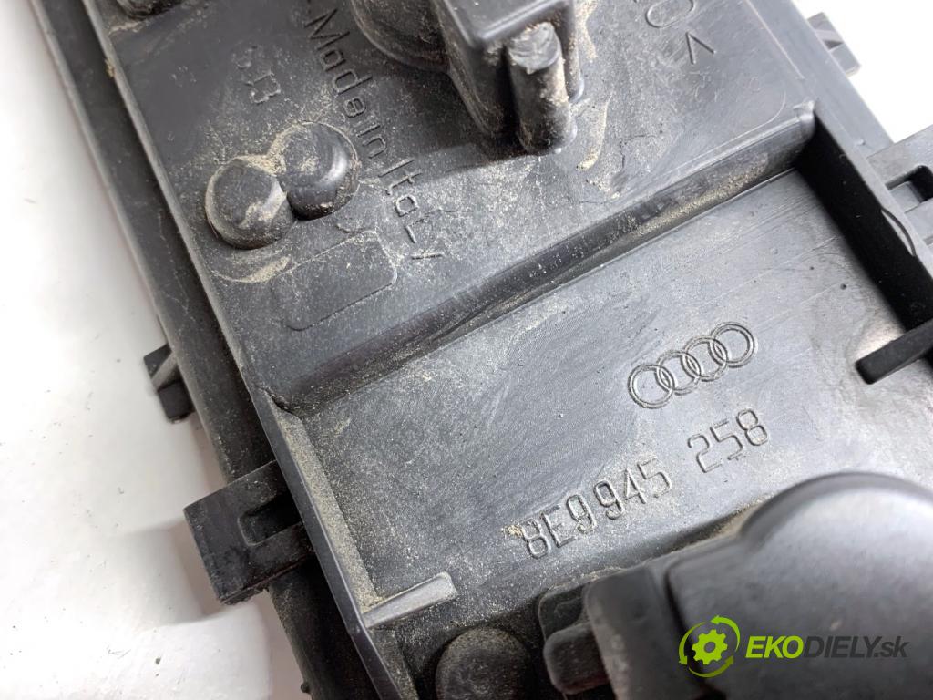 AUDI A4 B6 sedan 2004 96 kW 1.9 TDI 1896 vložka svetla pravy zad 8E9945258