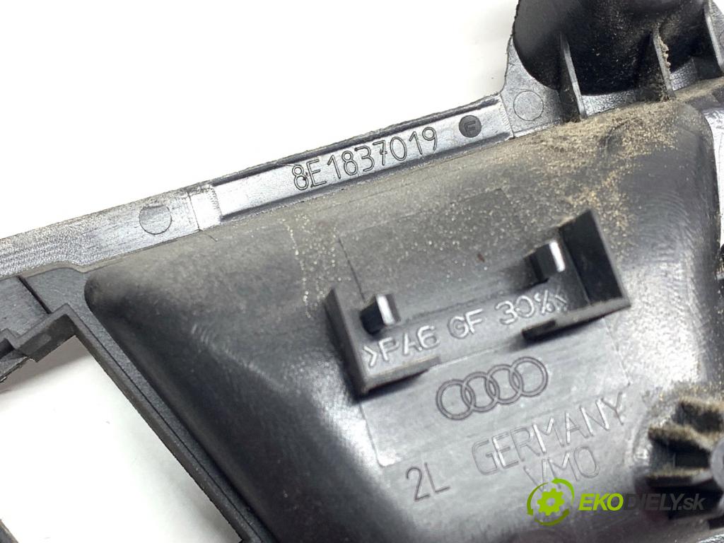 AUDI A4 B6 sedan 2004 96 kW 1.9 TDI 1896 Kľučka vnútorná ľavy predný 8E1837019F