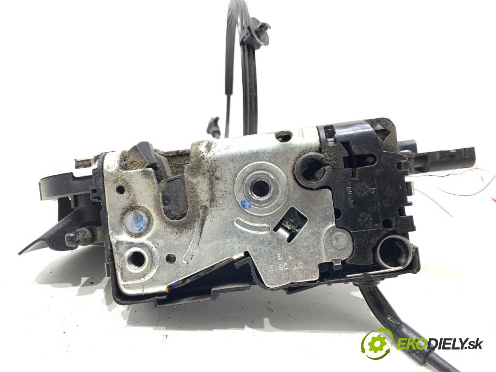 PEUGEOT 207 Kombi 2008 88 kW 1.6 16V 1598 zámok Dvere ľavy predný 24087158