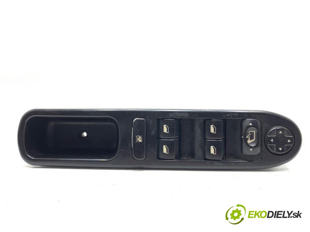 PEUGEOT 207 Kombi 2008 88 kW 1.6 16V 1598 Prepínač okien  (Prepínacie páčky pod volantom)