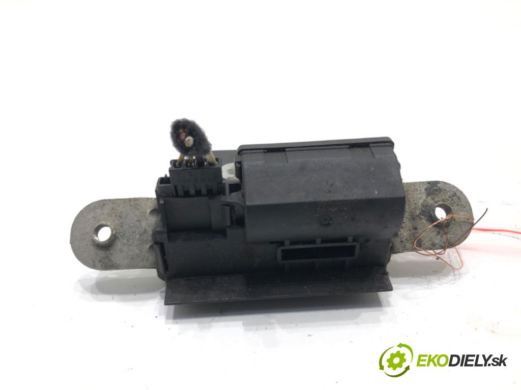FIAT GRANDE PUNTO liftback 2006 57 kW 1.4 (199AXB11, 199AXB1A, 199BXB1A, 199AXL1A) 1368 zámok dverí zad 55701971