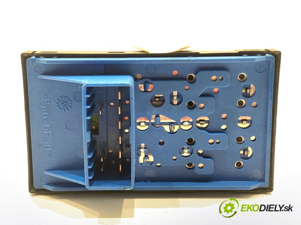FIAT GRANDE PUNTO liftback 2006 57 kW 1.4 (199AXB11, 199AXB1A, 199BXB1A, 199AXL1A) 1368 Prepínač okien  (Prepínacie páčky pod volantom)