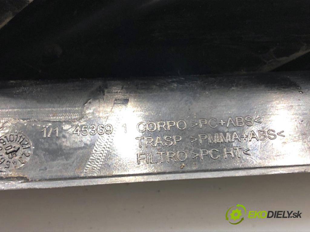 FIAT GRANDE PUNTO liftback 2006 57 kW 1.4 (199AXB11, 199AXB1A, 199BXB1A, 199AXL1A) 1368 Svetlo pravy zad