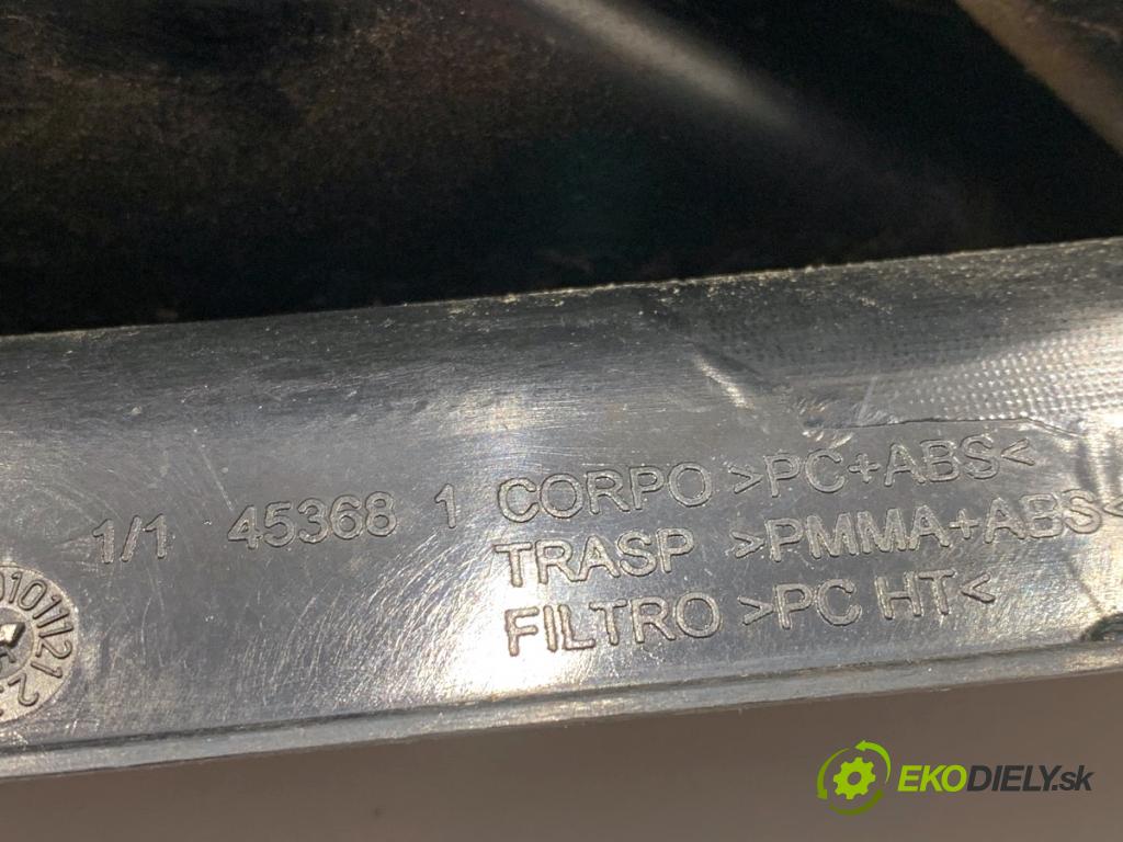FIAT GRANDE PUNTO liftback 2006 57 kW 1.4 (199AXB11, 199AXB1A, 199BXB1A, 199AXL1A) 1368 Svetlo ľavy zad