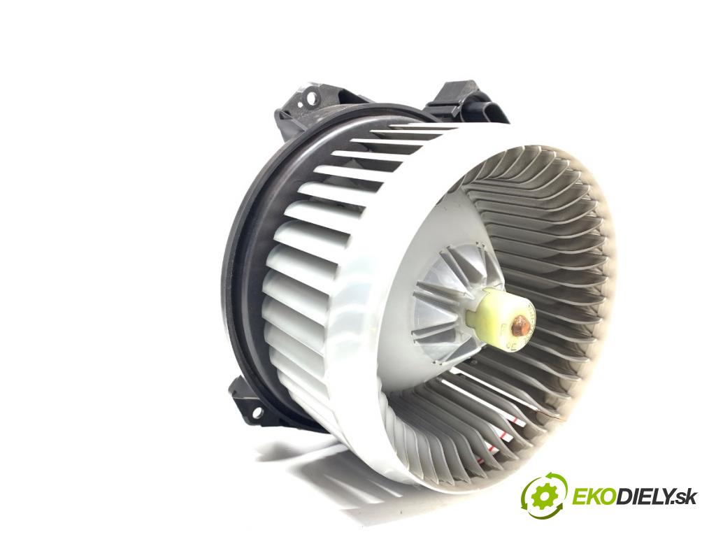 TOYOTA YARIS II liftback 2006 64 kW 1.3 VVT-i (SCP90_) 1298 ventilátor kúrenia 272700-0311