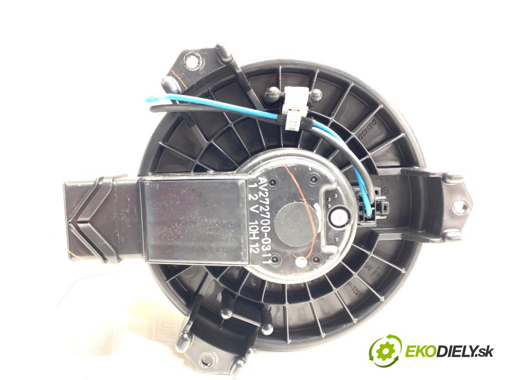 TOYOTA YARIS II liftback 2006 64 kW 1.3 VVT-i (SCP90_) 1298 ventilátor kúrenia 272700-0311