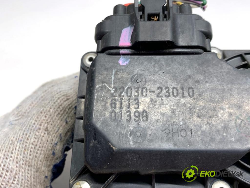 TOYOTA YARIS II liftback 2006 64 kW 1.3 VVT-i (SCP90_) 1298 Škrtiaca klapka 22030-23010 (Škrtiaca klapka)