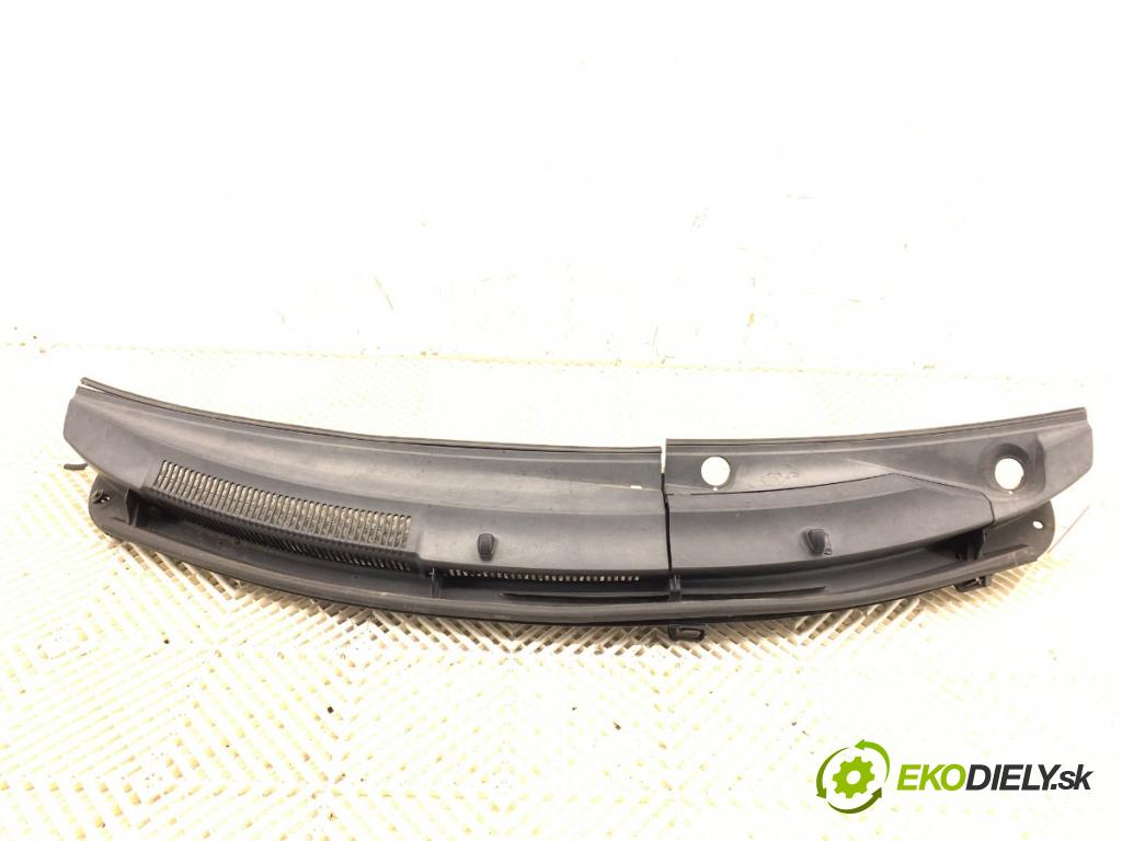 TOYOTA YARIS II liftback 2006 64 kW 1.3 VVT-i (SCP90_) 1298 Torpédo, plast pod čelné okno 55782-0D100 (Torpédo (plast pod čelným sklom))