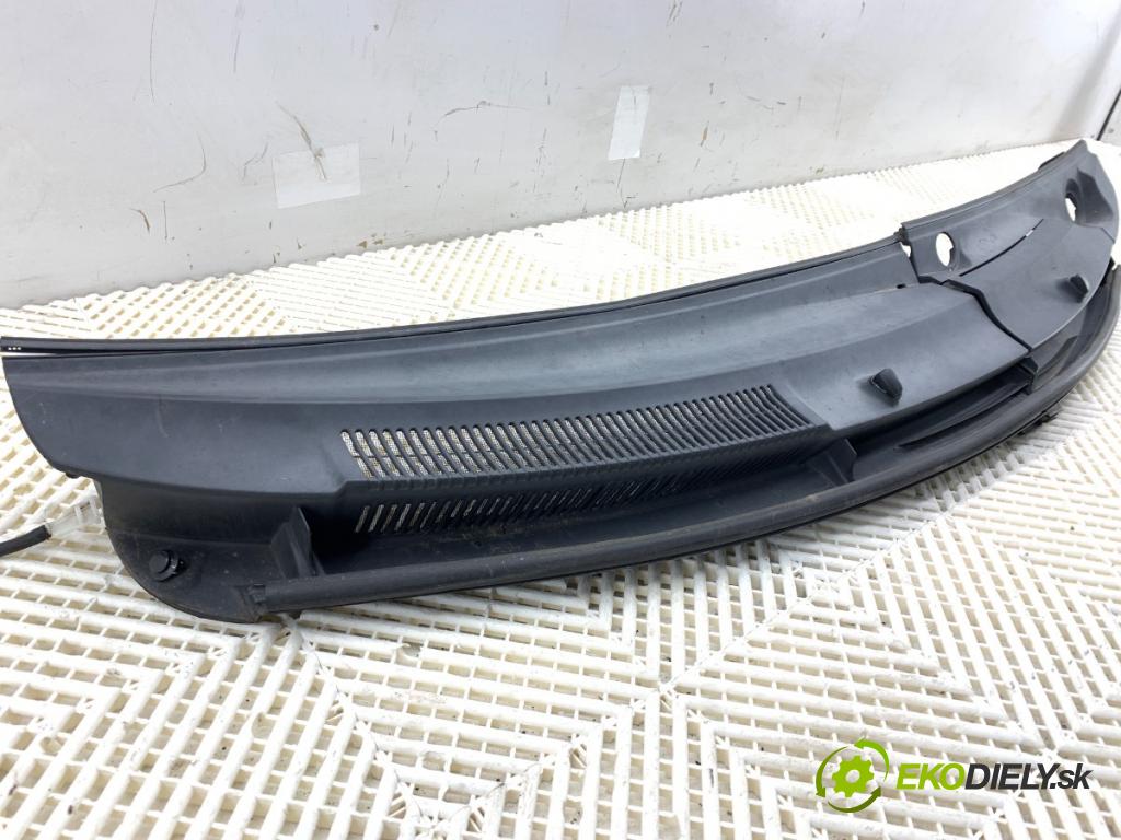 TOYOTA YARIS II liftback 2006 64 kW 1.3 VVT-i (SCP90_) 1298 Torpédo, plast pod čelné okno 55782-0D100 (Torpédo (plast pod čelným sklom))