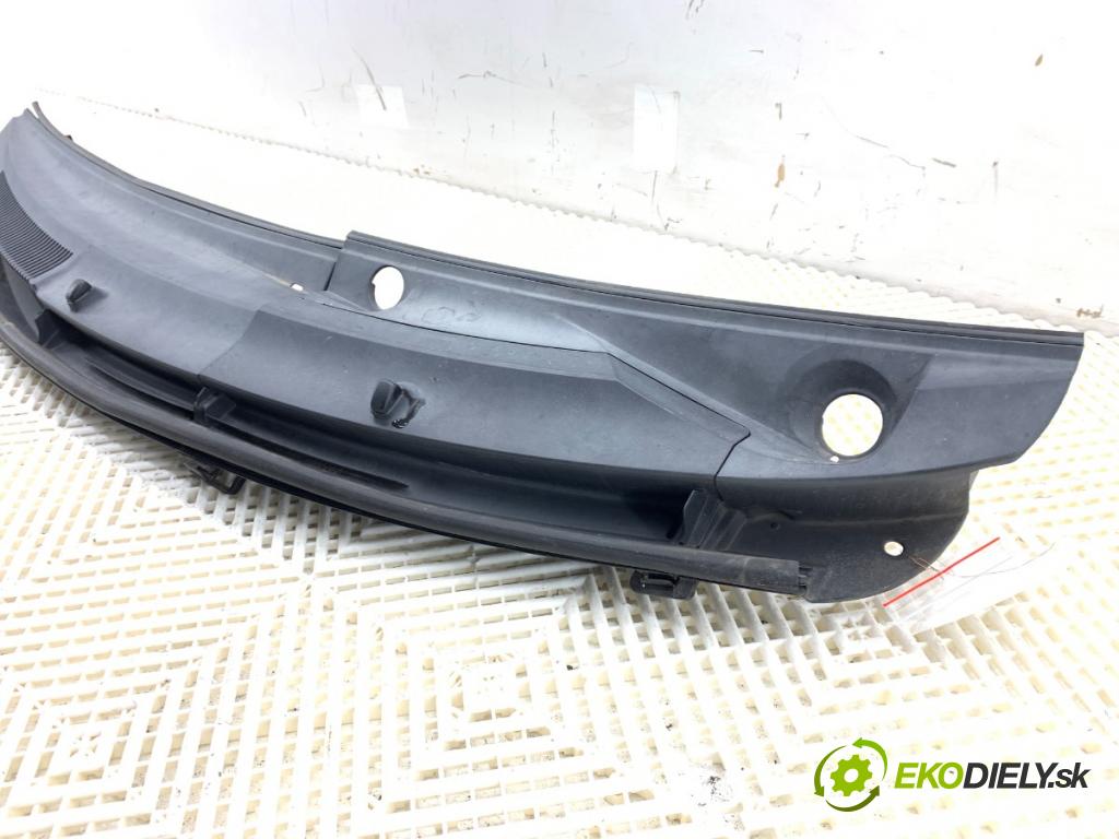 TOYOTA YARIS II liftback 2006 64 kW 1.3 VVT-i (SCP90_) 1298 Torpédo, plast pod čelné okno 55782-0D100 (Torpédo (plast pod čelným sklom))