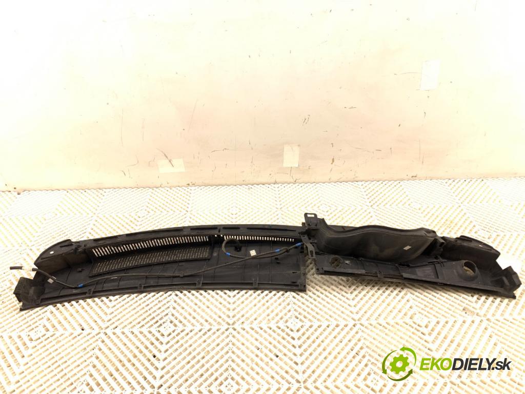 TOYOTA YARIS II liftback 2006 64 kW 1.3 VVT-i (SCP90_) 1298 Torpédo, plast pod čelné okno 55782-0D100 (Torpédo (plast pod čelným sklom))