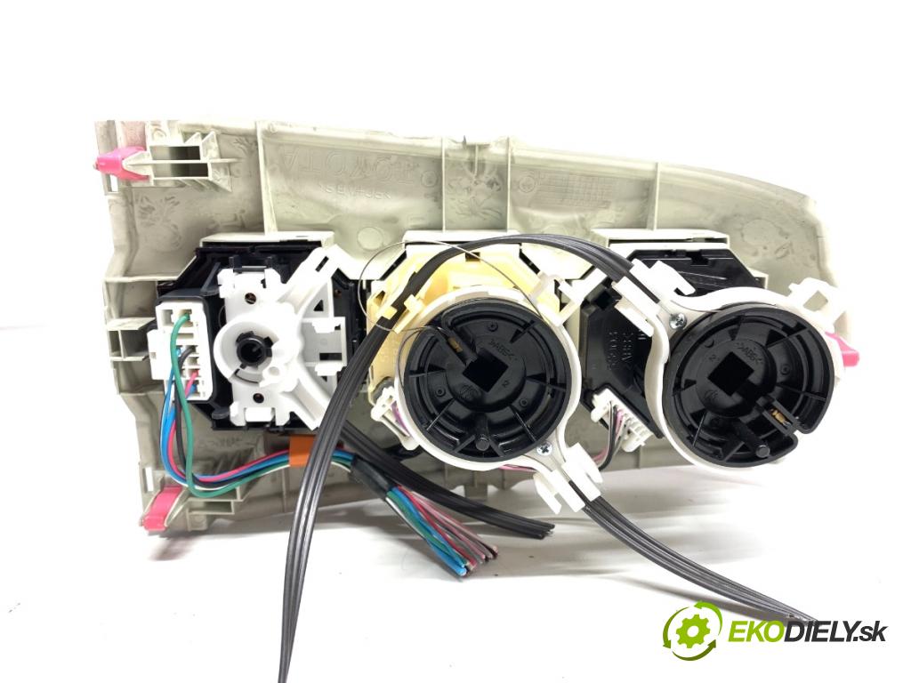 TOYOTA YARIS II liftback 2006 64 kW 1.3 VVT-i (SCP90_) 1298 Panel ovládania kúrenia 55406-0D190 (Prepínacie páčky pod volantom)