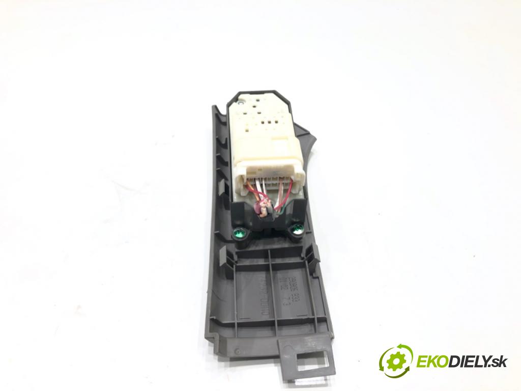 TOYOTA YARIS II liftback 2006 64 kW 1.3 VVT-i (SCP90_) 1298 Prepínač okien 74232-0D110 (Prepínacie páčky pod volantom)