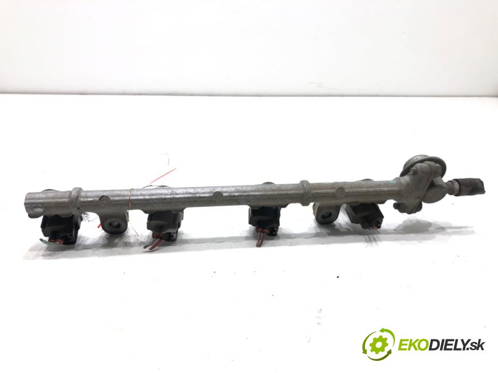 TOYOTA YARIS II liftback 2006 64 kW 1.3 VVT-i (SCP90_) 1298 Lišta vstrekovacia  (Vstrekovacia lišta)