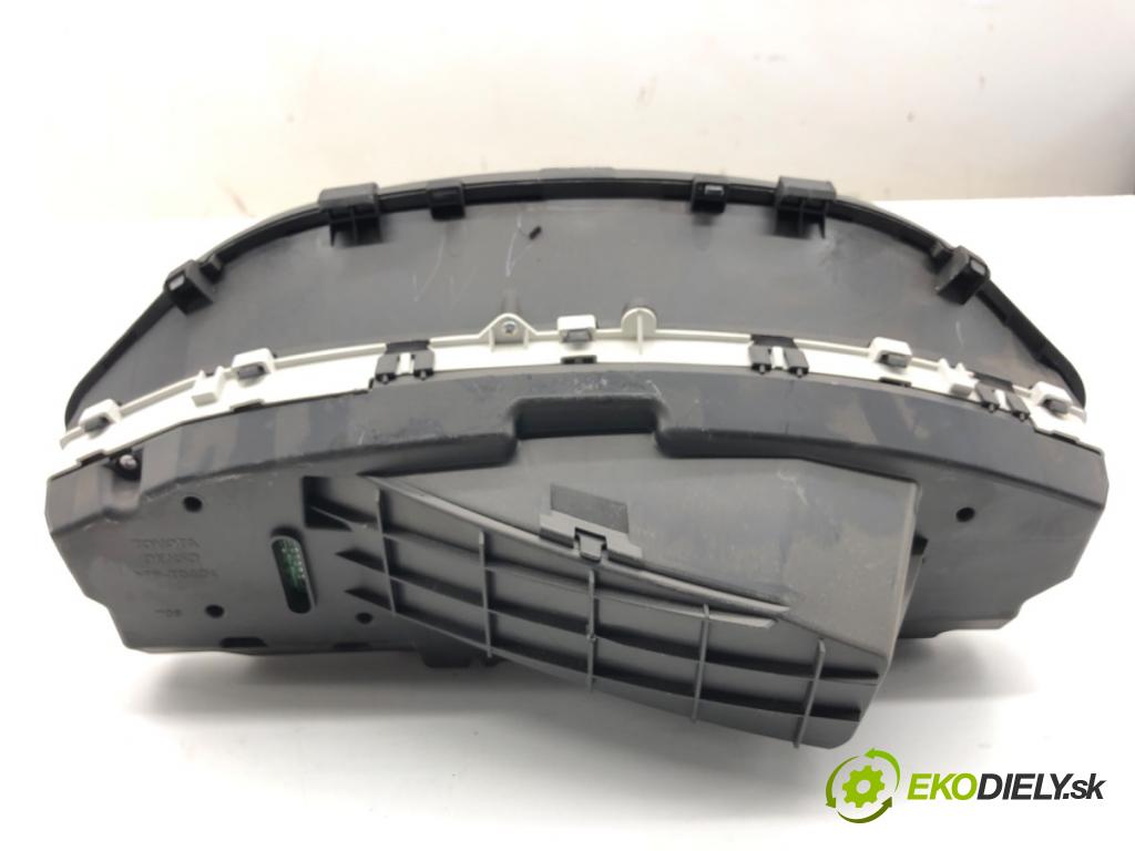 TOYOTA YARIS II liftback 2006 64 kW 1.3 VVT-i (SCP90_) 1298 Prístrojovka 83800-0D660-D (Prístrojová doska)