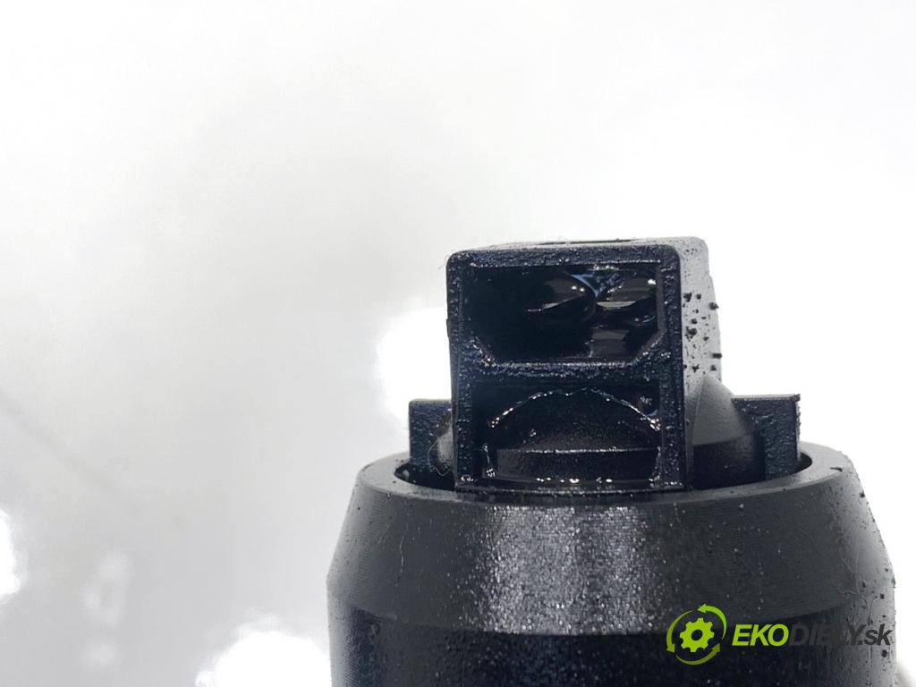 SEAT LEON II liftback 2005 77 kW 1.9 TDI 1896 vstrekovače 038130073AG