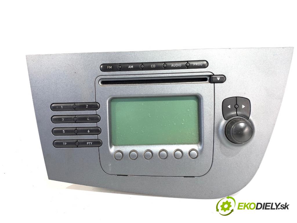SEAT LEON II liftback 2005 77 kW 1.9 TDI 1896 RADIO  (Audio zariadenie)