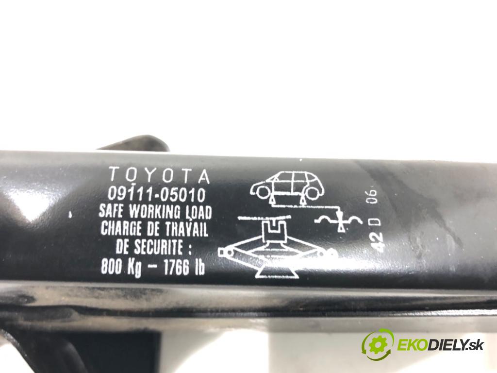 TOYOTA YARIS II liftback 2006 64 kW 1.3 VVT-i (SCP90_) 1298 ZVEDÁK: - Mechanizmus 09111-05010