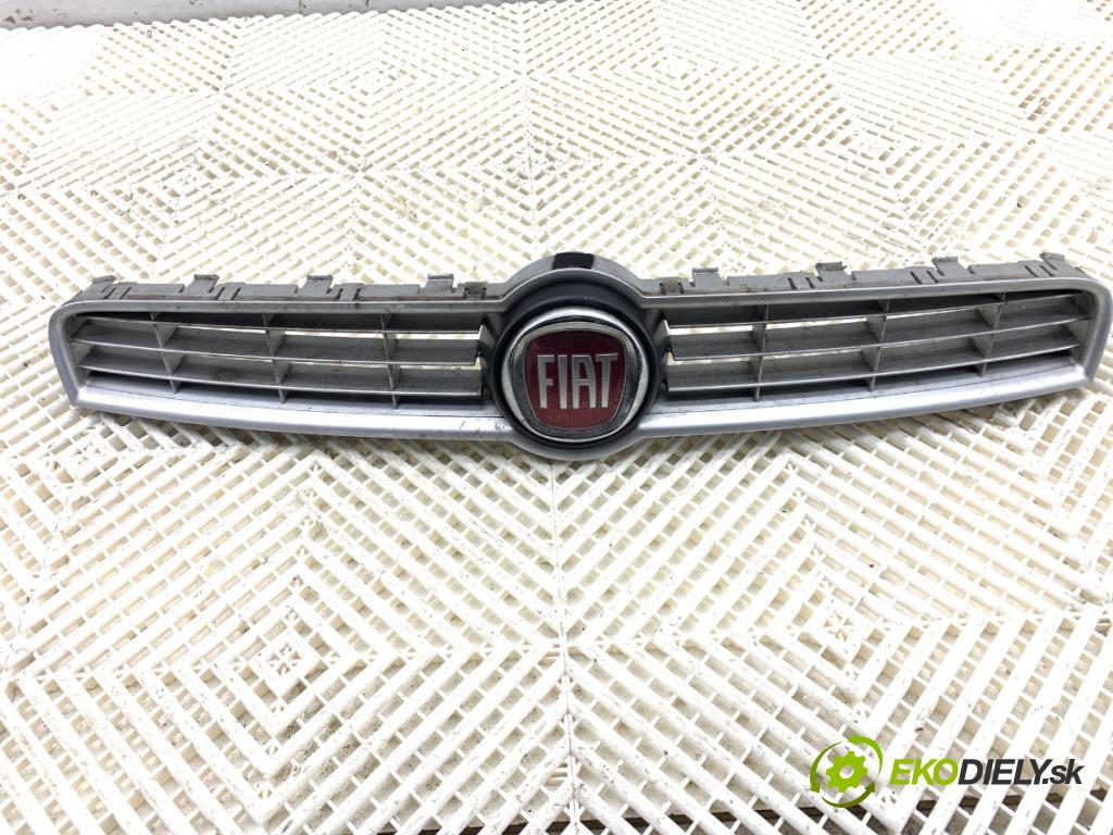FIAT BRAVO II liftback 2010 103 kW 1.4 16V (198AXS1B) 1368 mřížka maska 735414652 (Přední mřížka (maska chladiče))