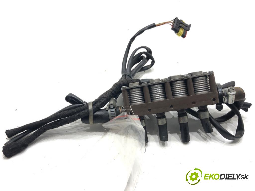 VOLVO S80 II sedan 2006 232 kW 4.4 V8 AWD 4414 vstrekovač LPG AC W02-4: