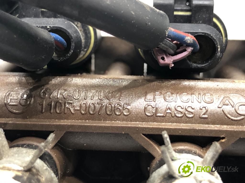 VOLVO S80 II sedan 2006 232 kW 4.4 V8 AWD 4414 vstrekovač LPG AC W02-4: