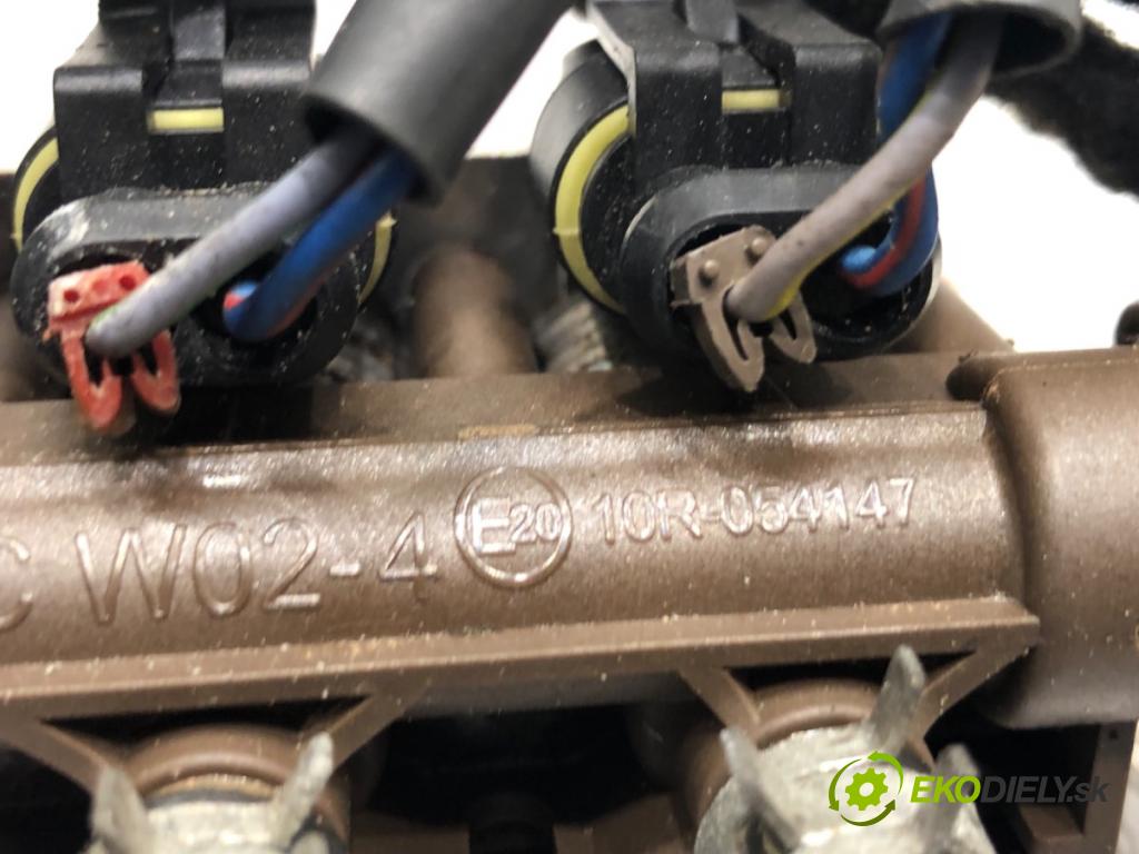 VOLVO S80 II sedan 2006 232 kW 4.4 V8 AWD 4414 vstrekovač LPG AC W02-4: