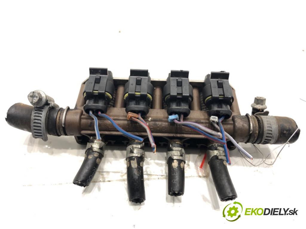 VOLVO S80 II sedan 2006 232 kW 4.4 V8 AWD 4414 vstrekovač LPG AC W02-4: 