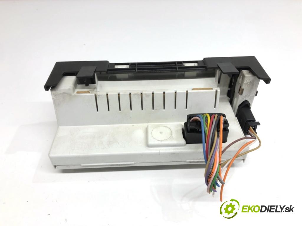 RENAULT CLIO III liftback 2007 55 kW 1.2 16V (BR02, BR0J, BR11, CR02, CR0J, CR11) 1149 Dislpej 8200307273 (Prístrojová doska)