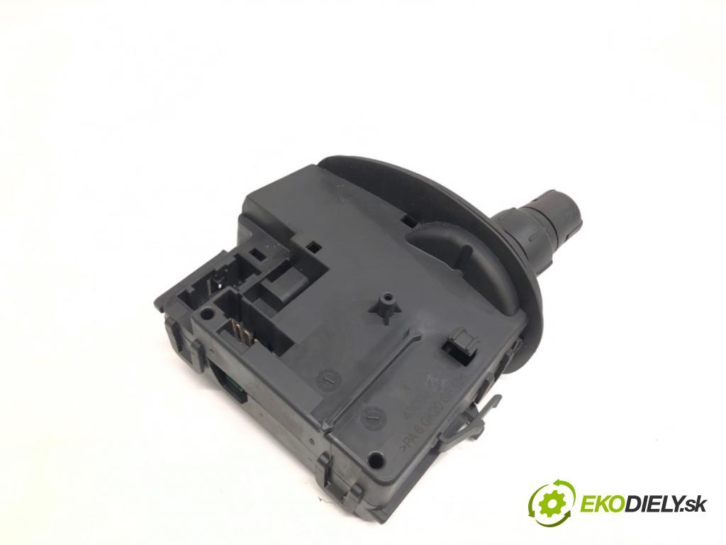 RENAULT CLIO III liftback 2007 55 kW 1.2 16V (BR02, BR0J, BR11, CR02, CR0J, CR11) 1149 Prepínač stieračov 88103006 (Prepínacie páčky pod volantom)