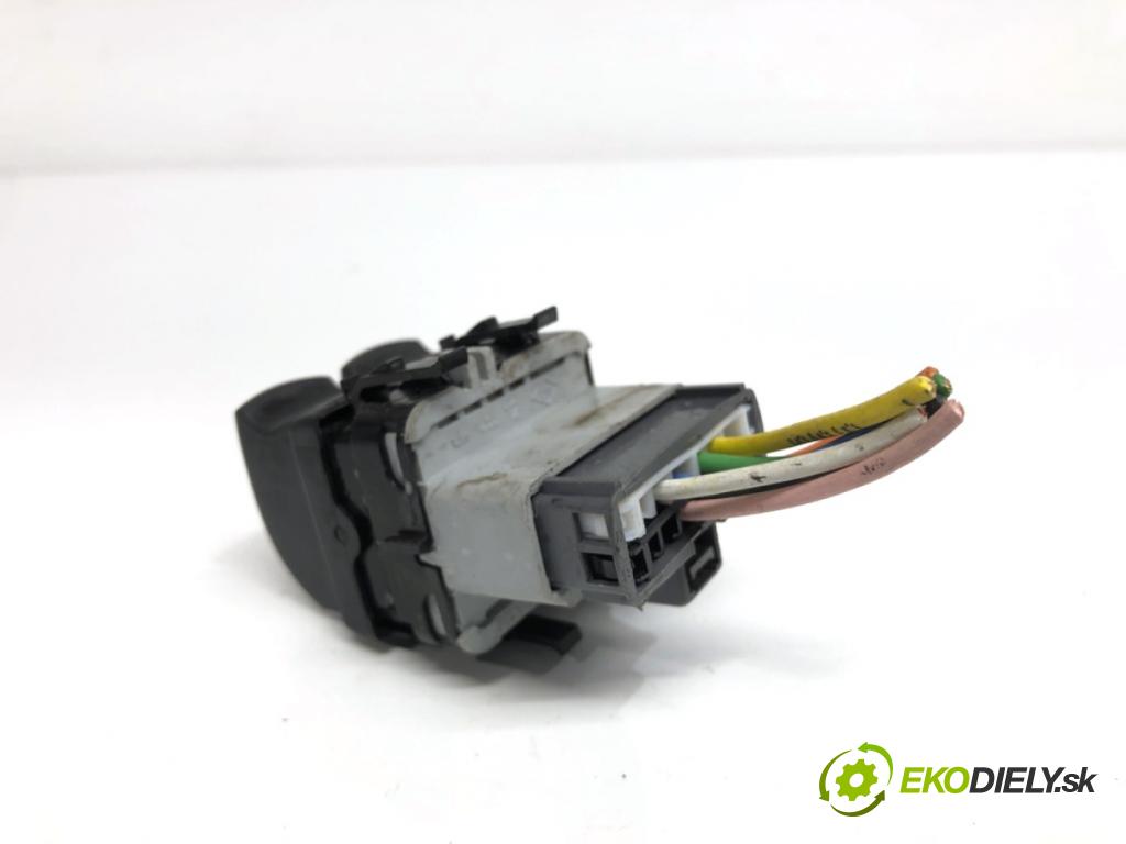 RENAULT CLIO III liftback 2007 55 kW 1.2 16V (BR02, BR0J, BR11, CR02, CR0J, CR11) 1149 Prepínač okien  (Prepínacie páčky pod volantom)