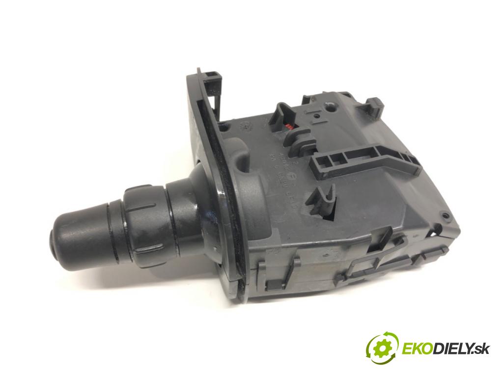 RENAULT CLIO III liftback 2007 55 kW 1.2 16V (BR02, BR0J, BR11, CR02, CR0J, CR11) 1149 Prepínač smeroviek 88102001 (Prepínacie páčky pod volantom)