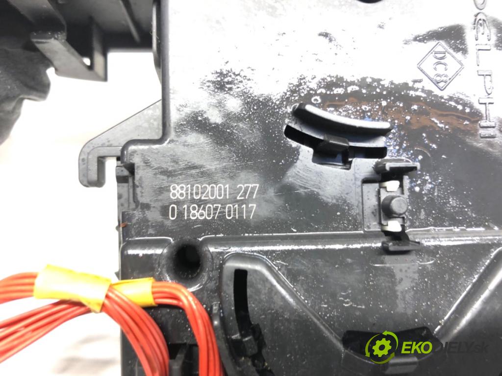 RENAULT CLIO III liftback 2007 55 kW 1.2 16V (BR02, BR0J, BR11, CR02, CR0J, CR11) 1149 Prepínač smeroviek 88102001 (Prepínacie páčky pod volantom)