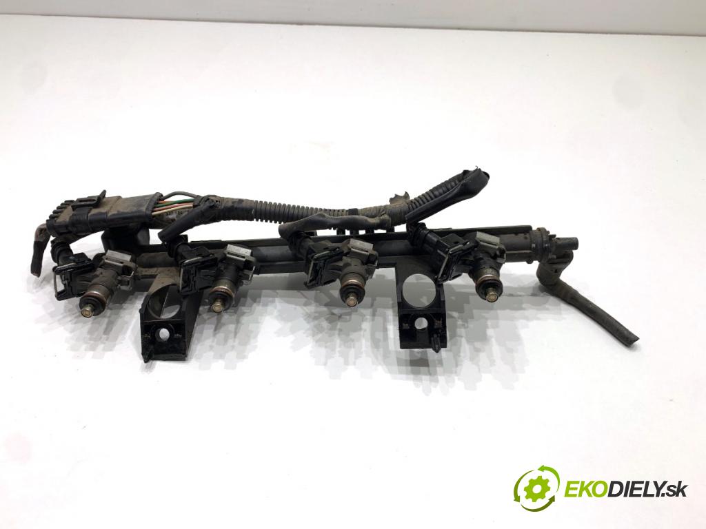 RENAULT CLIO III liftback 2007 55 kW 1.2 16V (BR02, BR0J, BR11, CR02, CR0J, CR11) 1149 Lišta vstrekovacia 8200367230 (Vstrekovacia lišta)