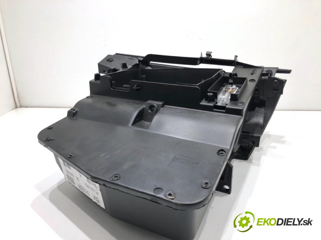 FIAT BRAVO II liftback 2010 103 kW 1.4 16V (198AXS1B) 1368 Priehradka, kastlík spolujazdca  (Priehradka (kastlík))