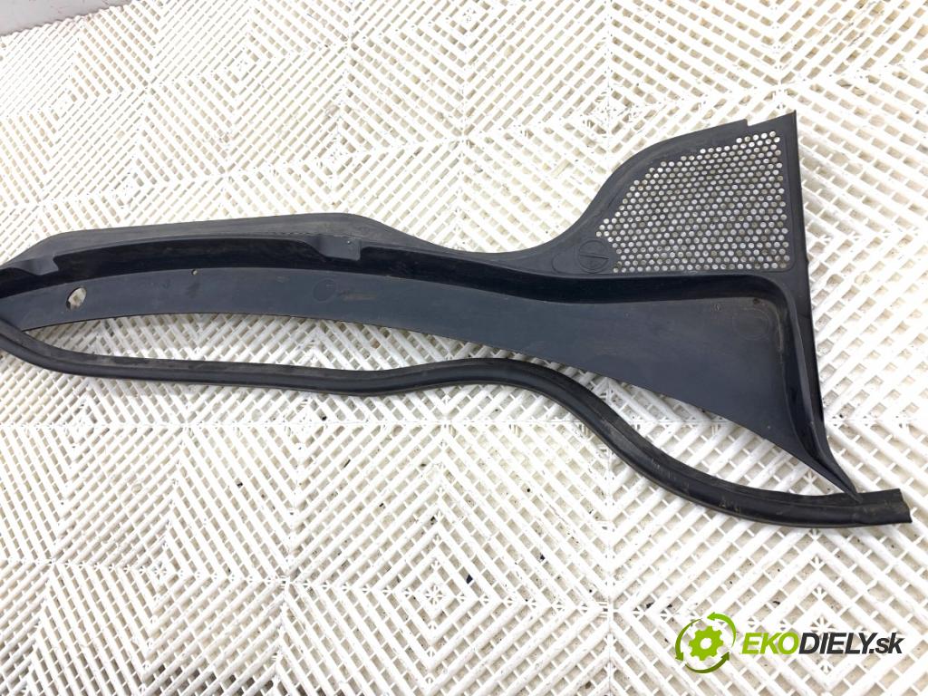 VW POLO V liftback 2010 55 kW 1.2 TDI 1199 Torpédo, plast pod čelné okno  (Torpédo (plast pod čelným sklom))