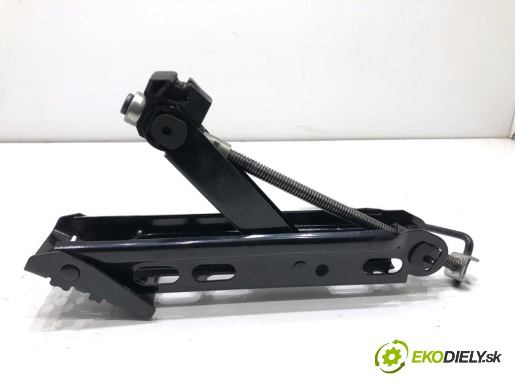OPEL CORSA D liftback 2012 74 kW 1.4 (L08, L68) 1398 Súprava náradia 13299889