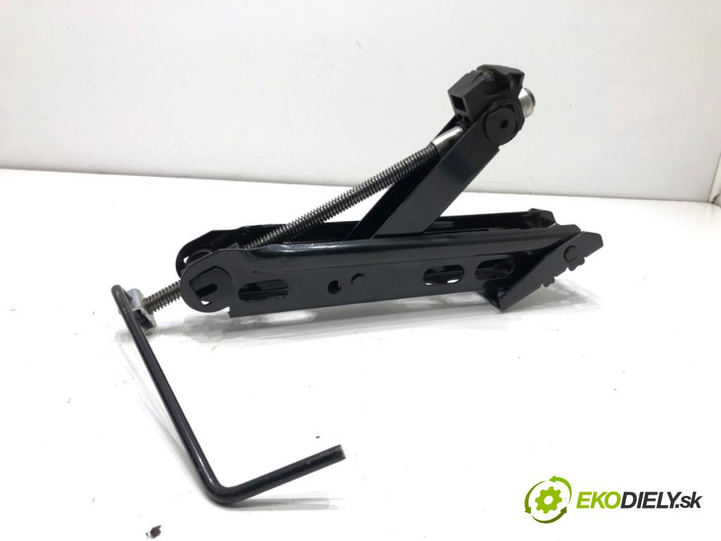 OPEL CORSA D liftback 2012 74 kW 1.4 (L08, L68) 1398 Súprava náradia 13299889