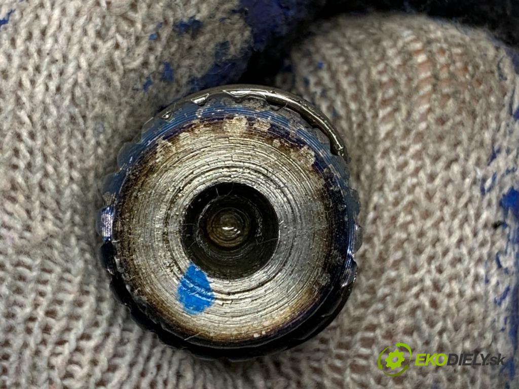 OPEL CORSA D liftback 2012 74 kW 1.4 (L08, L68) 1398 poloos levý přední část