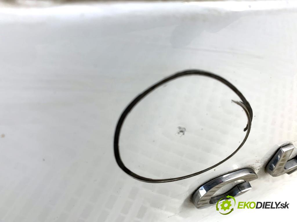 CITROEN C4 II liftback 2011 82 kW 1.6 HDi 110 1560 kapota zadní část EWP