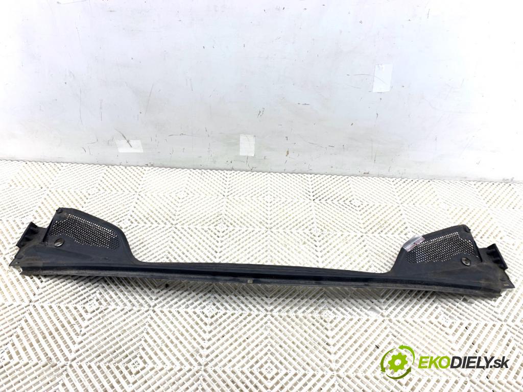 CITROEN C4 II liftback 2011 82 kW 1.6 HDi 110 1560 torpédo plast pod čelní okno 9687956480 (Plast pod čelním sklem)