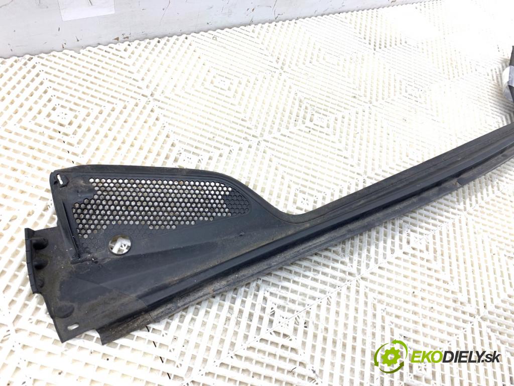 CITROEN C4 II liftback 2011 82 kW 1.6 HDi 110 1560 torpédo plast pod čelní okno 9687956480 (Plast pod čelním sklem)