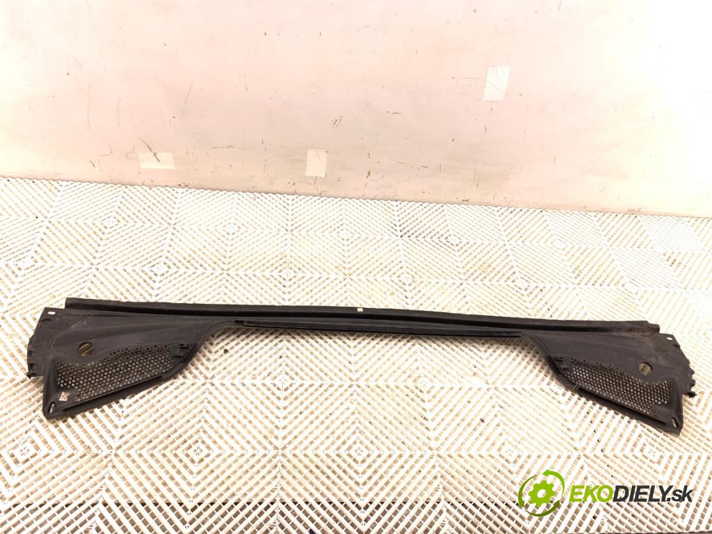 CITROEN C4 II liftback 2011 82 kW 1.6 HDi 110 1560 torpédo plast pod čelní okno 9687956480 (Plast pod čelním sklem)