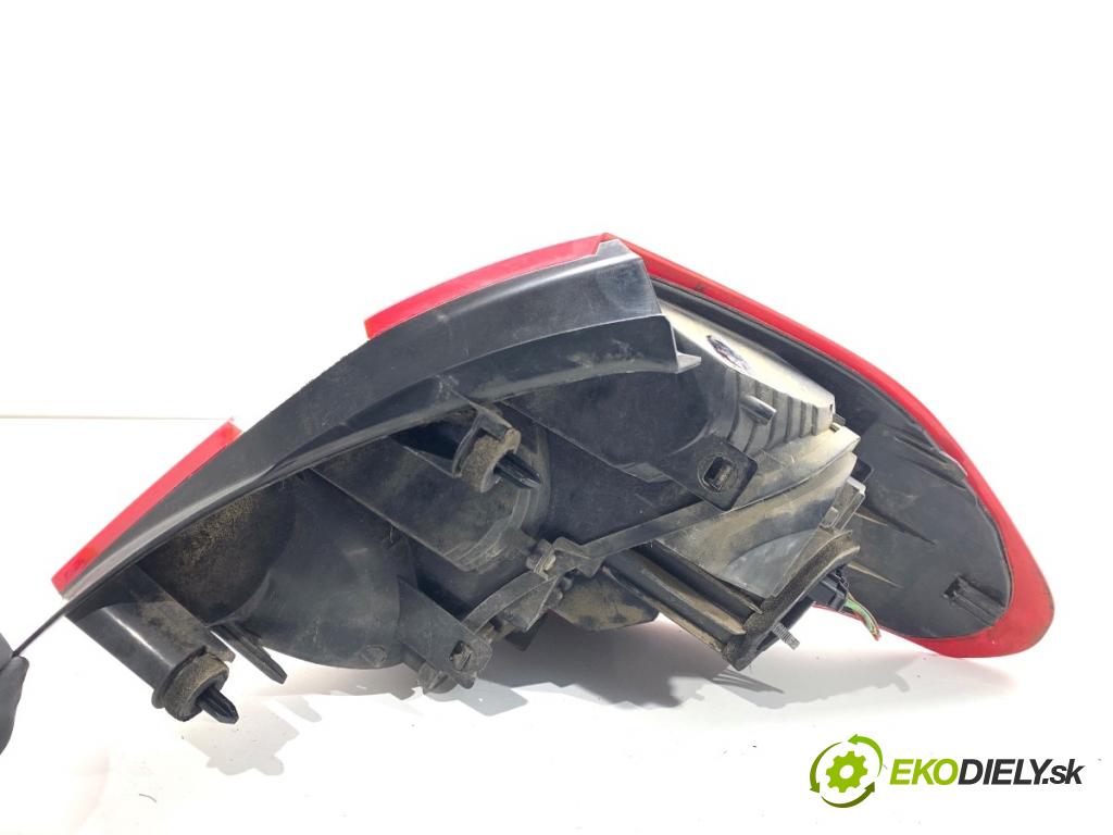 CITROEN C4 II liftback 2011 82 kW 1.6 HDi 110 1560 Svetlo ľavy zad