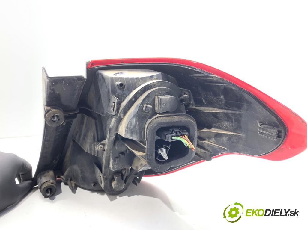 CITROEN C4 II liftback 2011 82 kW 1.6 HDi 110 1560 Svetlo ľavy zad