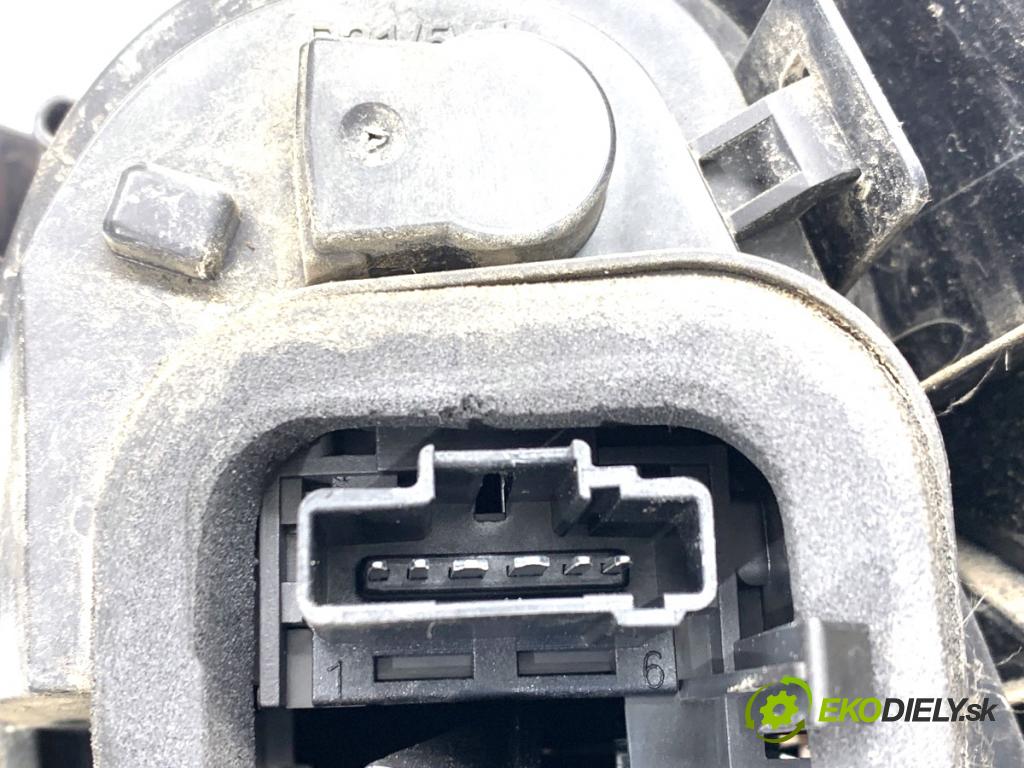 CITROEN C4 II liftback 2011 82 kW 1.6 HDi 110 1560 Svetlo ľavy zad
