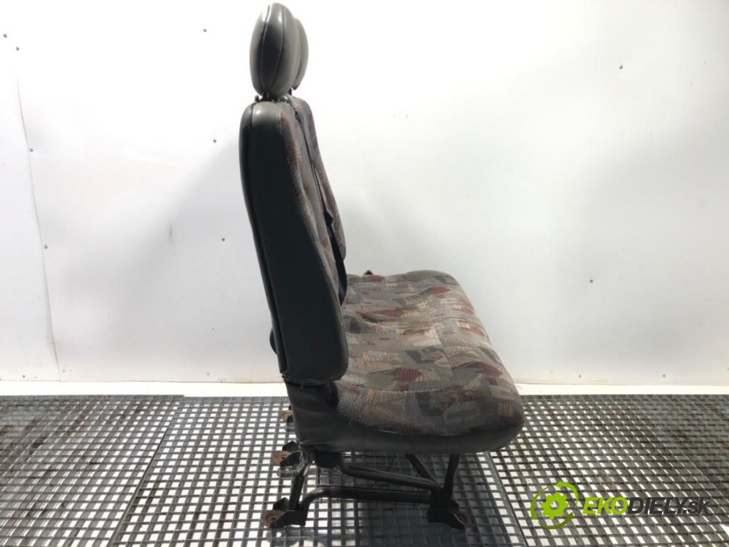 RENAULT MASTER II Autobus 2002 84 kW 2.5 dCi 120 2463 Sedadlo pravy predný