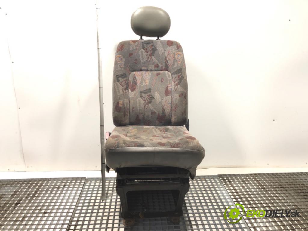 RENAULT MASTER II Autobus 2002 84 kW 2.5 dCi 120 2463 Sedadlo ľavy predný 