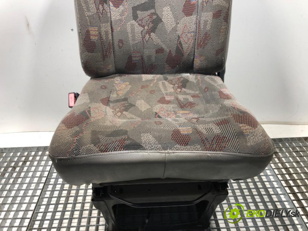 RENAULT MASTER II Autobus 2002 84 kW 2.5 dCi 120 2463 Sedadlo ľavy predný