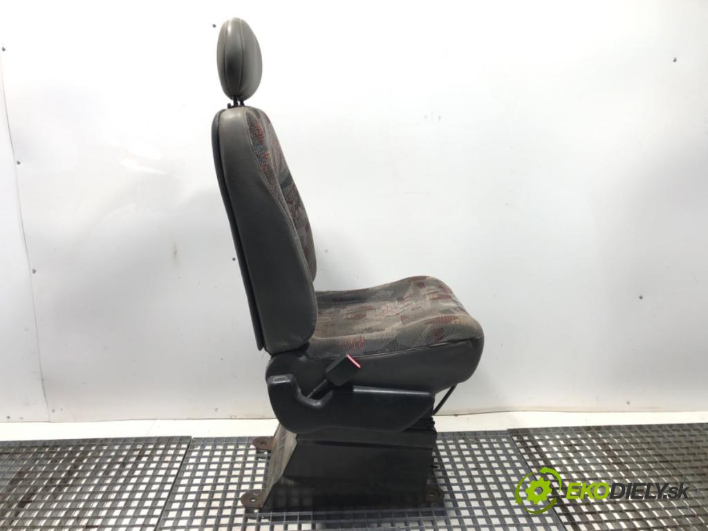 RENAULT MASTER II Autobus 2002 84 kW 2.5 dCi 120 2463 Sedadlo ľavy predný